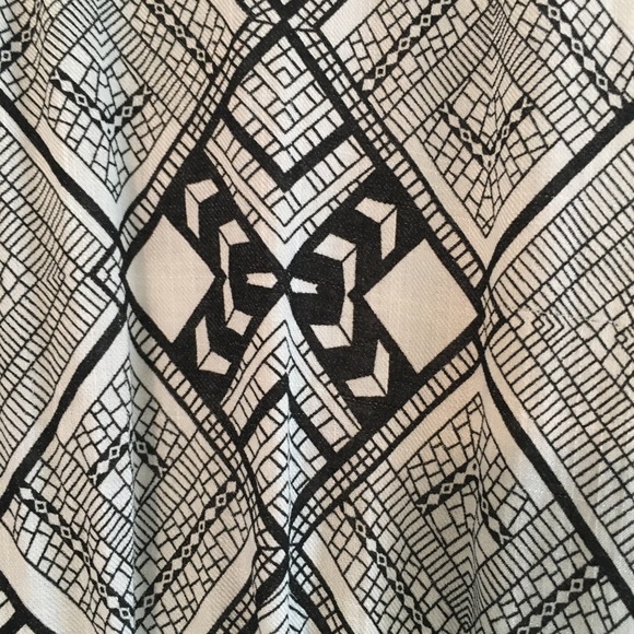 Geometric pattern top - Picture 3 of 3